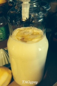Second ferment kefir milk, lemon flavor.